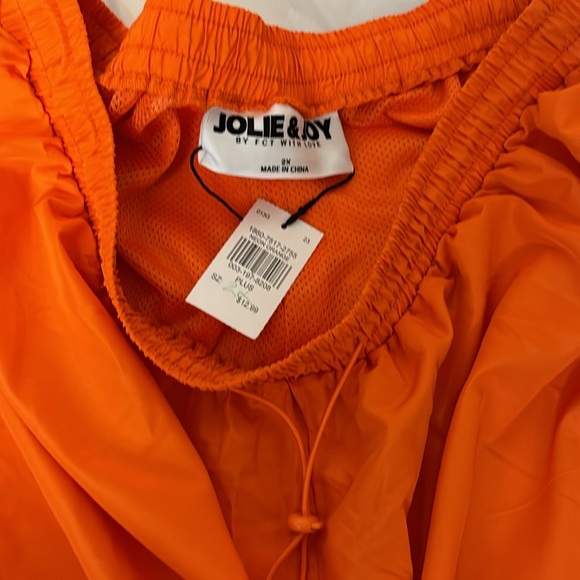 Women’s Shorts - Picture 2 of 4